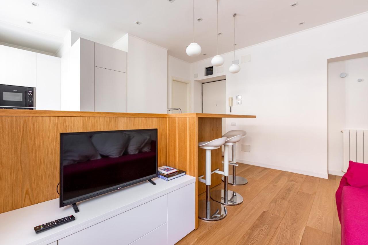 Sant'Agostino & Darsena Apartment Milan Bagian luar foto